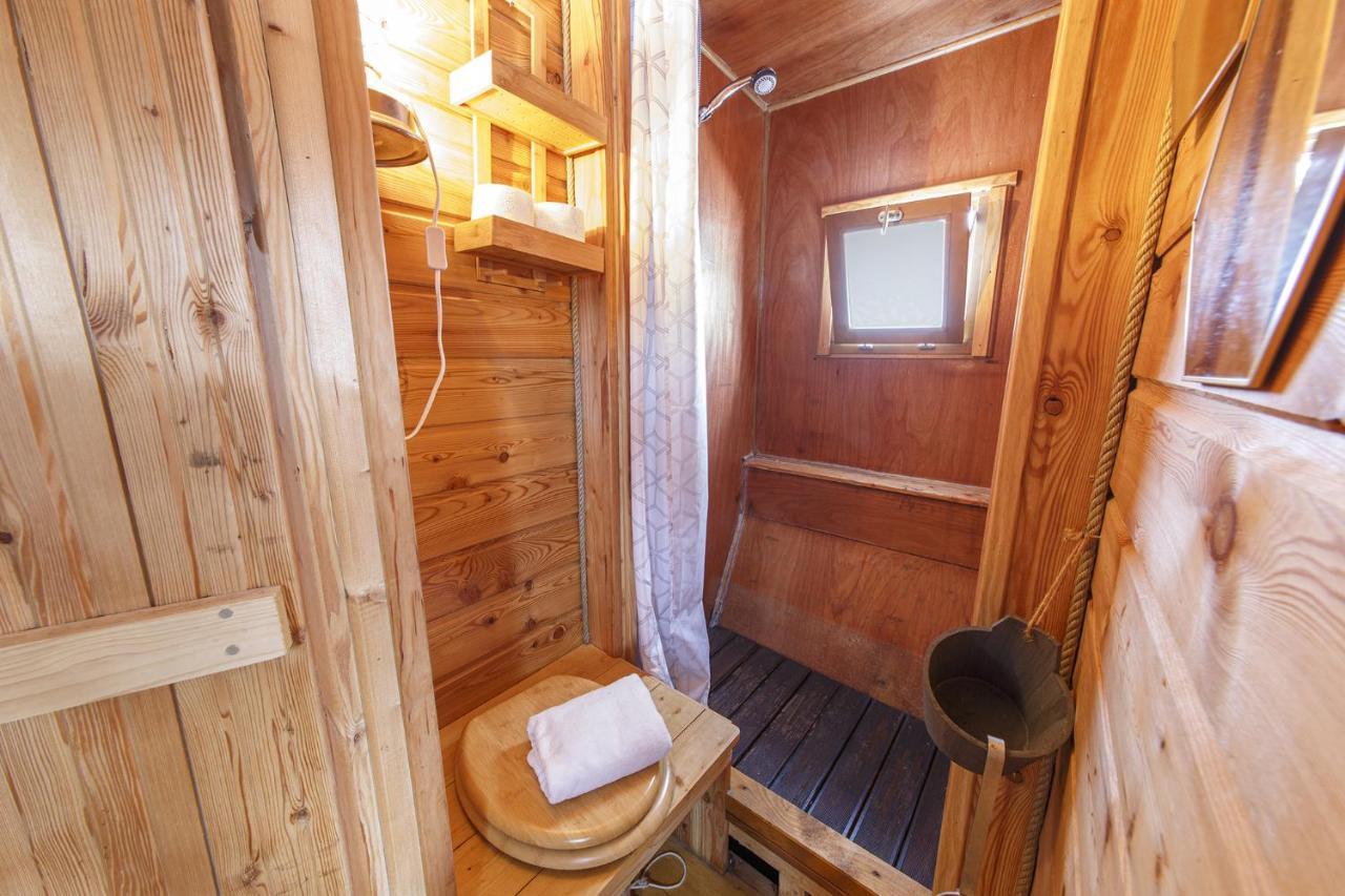Logement Insolite La Toue Cabanee Centre Ville Angers Exterior foto